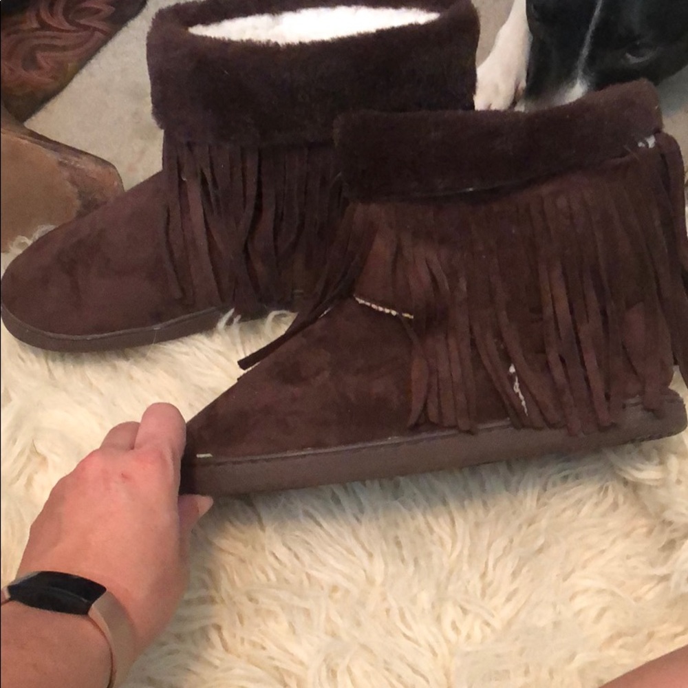 Fleece lined fringe house shoes